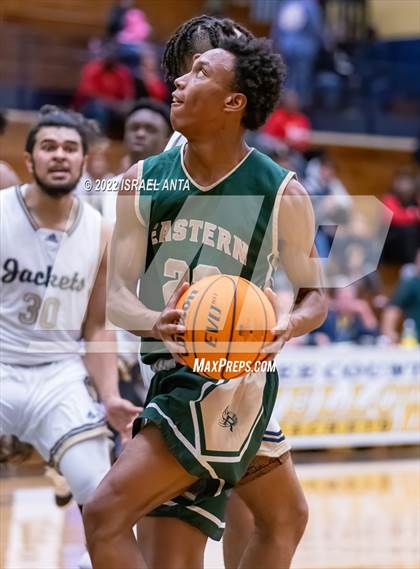 Thumbnail 2 in Lee County vs. Eastern Randolph (Yellow Jackets Christmas Classic) photogallery.