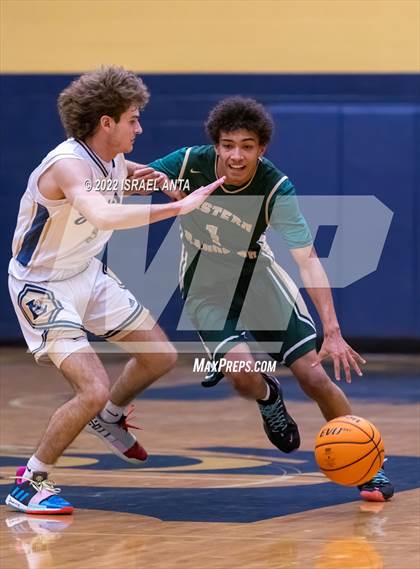 Thumbnail 1 in Lee County vs. Eastern Randolph (Yellow Jackets Christmas Classic) photogallery.