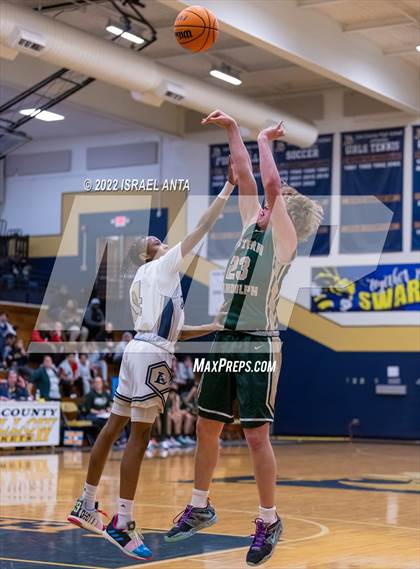 Thumbnail 2 in Lee County vs. Eastern Randolph (Yellow Jackets Christmas Classic) photogallery.