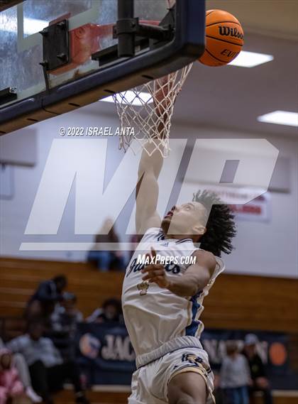 Thumbnail 1 in Lee County vs. Eastern Randolph (Yellow Jackets Christmas Classic) photogallery.