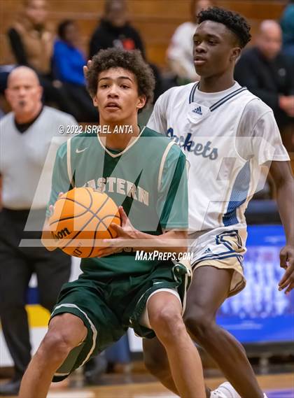 Thumbnail 3 in Lee County vs. Eastern Randolph (Yellow Jackets Christmas Classic) photogallery.
