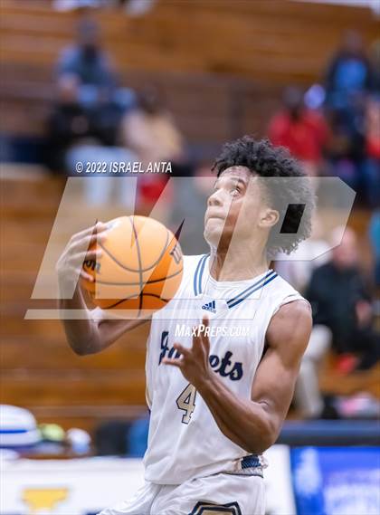 Thumbnail 3 in Lee County vs. Eastern Randolph (Yellow Jackets Christmas Classic) photogallery.