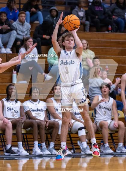 Thumbnail 1 in Lee County vs. Eastern Randolph (Yellow Jackets Christmas Classic) photogallery.
