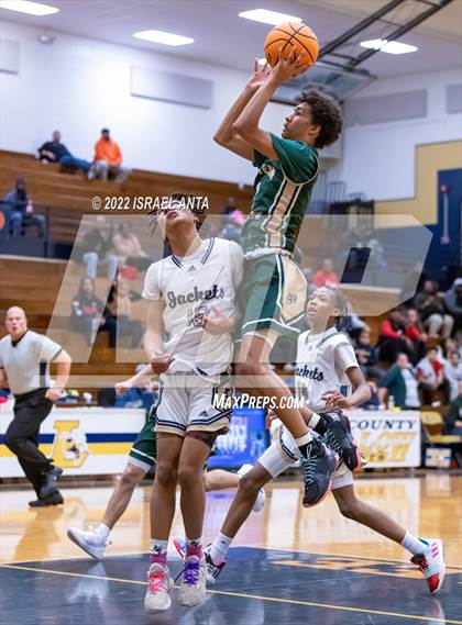 Thumbnail 2 in Lee County vs. Eastern Randolph (Yellow Jackets Christmas Classic) photogallery.
