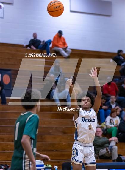 Thumbnail 2 in Lee County vs. Eastern Randolph (Yellow Jackets Christmas Classic) photogallery.