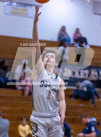 Thumbnail 1 in Lee County vs. Eastern Randolph (Yellow Jackets Christmas Classic) photogallery.