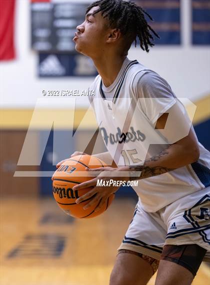 Thumbnail 3 in Lee County vs. Eastern Randolph (Yellow Jackets Christmas Classic) photogallery.