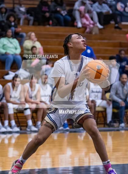 Thumbnail 2 in Lee County vs. Eastern Randolph (Yellow Jackets Christmas Classic) photogallery.