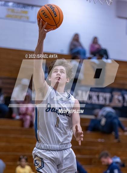 Thumbnail 2 in Lee County vs. Eastern Randolph (Yellow Jackets Christmas Classic) photogallery.