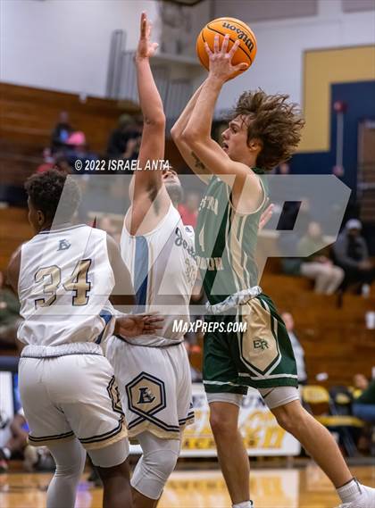 Thumbnail 3 in Lee County vs. Eastern Randolph (Yellow Jackets Christmas Classic) photogallery.