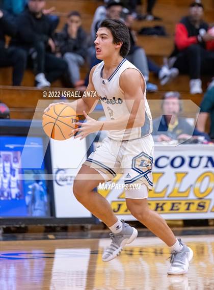 Thumbnail 2 in Lee County vs. Eastern Randolph (Yellow Jackets Christmas Classic) photogallery.
