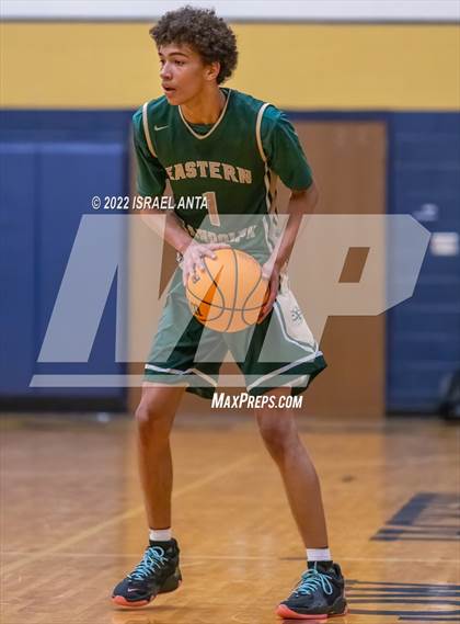 Thumbnail 2 in Lee County vs. Eastern Randolph (Yellow Jackets Christmas Classic) photogallery.