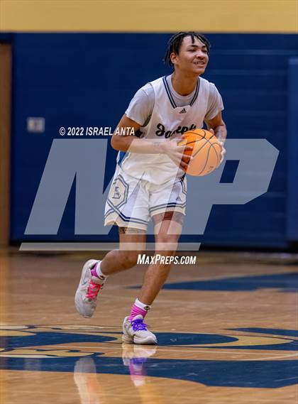 Thumbnail 1 in Lee County vs. Eastern Randolph (Yellow Jackets Christmas Classic) photogallery.