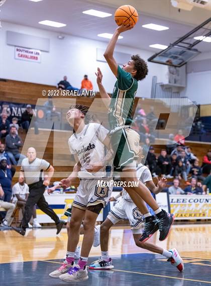 Thumbnail 3 in Lee County vs. Eastern Randolph (Yellow Jackets Christmas Classic) photogallery.