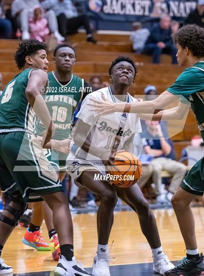 Thumbnail 3 in Lee County vs. Eastern Randolph (Yellow Jackets Christmas Classic) photogallery.