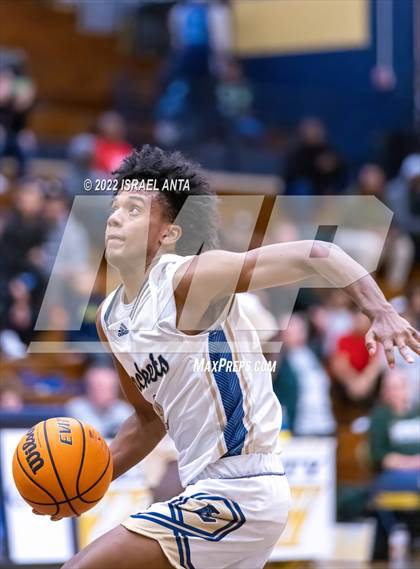 Thumbnail 3 in Lee County vs. Eastern Randolph (Yellow Jackets Christmas Classic) photogallery.
