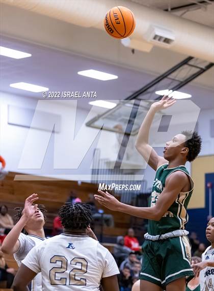 Thumbnail 1 in Lee County vs. Eastern Randolph (Yellow Jackets Christmas Classic) photogallery.
