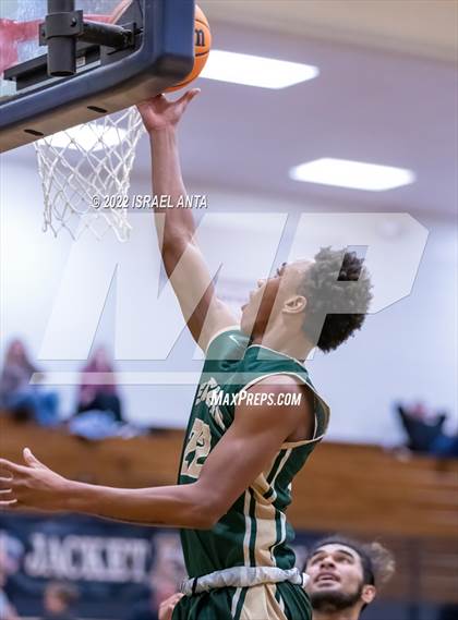 Thumbnail 2 in Lee County vs. Eastern Randolph (Yellow Jackets Christmas Classic) photogallery.