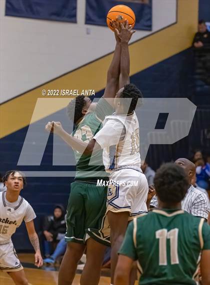 Thumbnail 1 in Lee County vs. Eastern Randolph (Yellow Jackets Christmas Classic) photogallery.