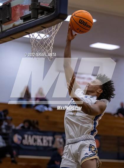 Thumbnail 2 in Lee County vs. Eastern Randolph (Yellow Jackets Christmas Classic) photogallery.