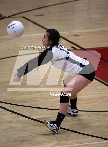 Thumbnail 2 in Arapahoe vs Ralston Valley (CHSAA 5A Regional Playoff) photogallery.