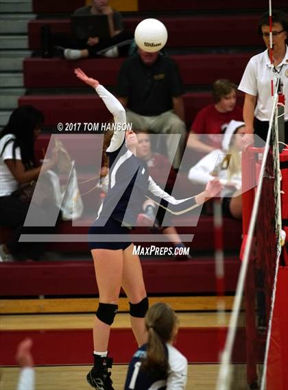 Thumbnail 3 in Arapahoe vs Ralston Valley (CHSAA 5A Regional Playoff) photogallery.