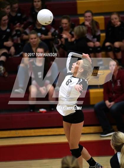 Thumbnail 1 in Arapahoe vs Ralston Valley (CHSAA 5A Regional Playoff) photogallery.