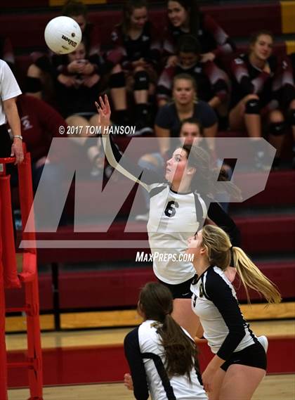 Thumbnail 2 in Arapahoe vs Ralston Valley (CHSAA 5A Regional Playoff) photogallery.