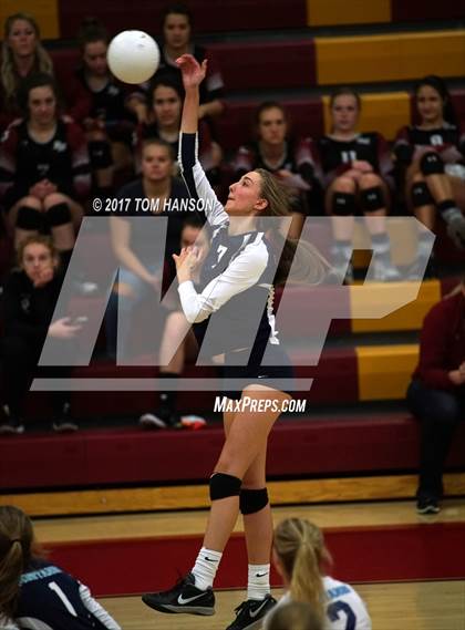 Thumbnail 3 in Arapahoe vs Ralston Valley (CHSAA 5A Regional Playoff) photogallery.