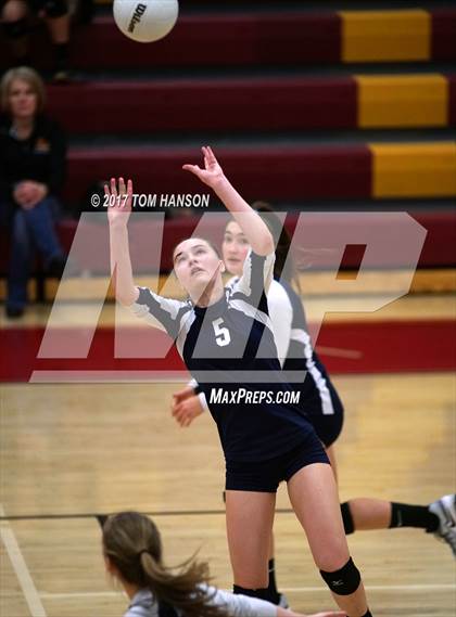Thumbnail 2 in Arapahoe vs Ralston Valley (CHSAA 5A Regional Playoff) photogallery.