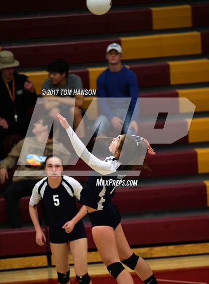 Thumbnail 2 in Arapahoe vs Ralston Valley (CHSAA 5A Regional Playoff) photogallery.