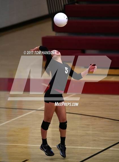 Thumbnail 2 in Arapahoe vs Ralston Valley (CHSAA 5A Regional Playoff) photogallery.