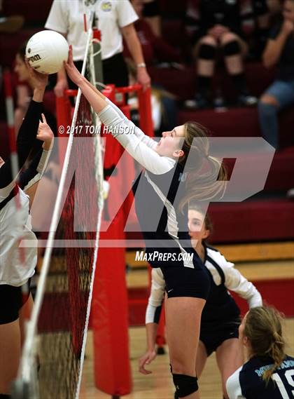Thumbnail 2 in Arapahoe vs Ralston Valley (CHSAA 5A Regional Playoff) photogallery.
