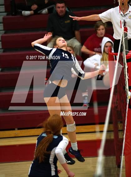 Thumbnail 2 in Arapahoe vs Ralston Valley (CHSAA 5A Regional Playoff) photogallery.