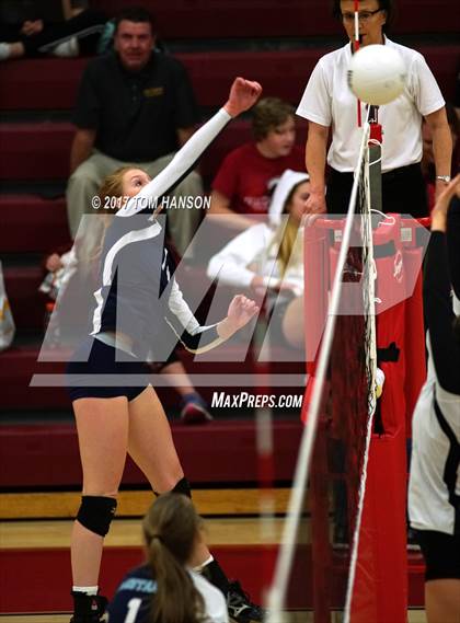 Thumbnail 1 in Arapahoe vs Ralston Valley (CHSAA 5A Regional Playoff) photogallery.
