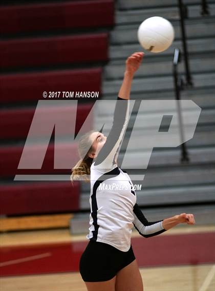 Thumbnail 1 in Arapahoe vs Ralston Valley (CHSAA 5A Regional Playoff) photogallery.