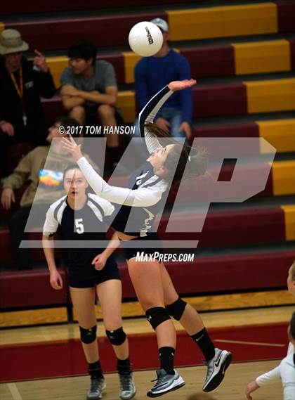 Thumbnail 3 in Arapahoe vs Ralston Valley (CHSAA 5A Regional Playoff) photogallery.