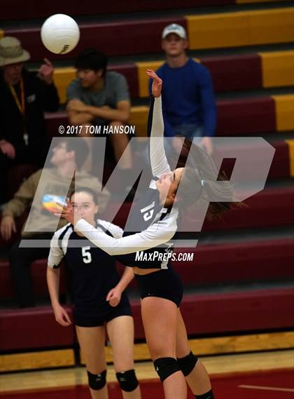 Thumbnail 1 in Arapahoe vs Ralston Valley (CHSAA 5A Regional Playoff) photogallery.
