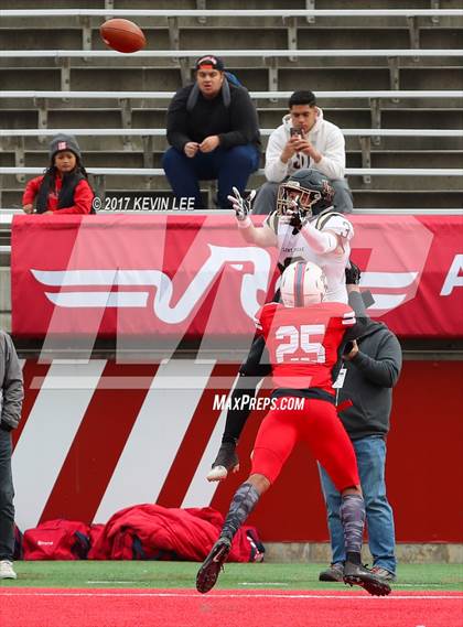 Thumbnail 3 in East vs. Lone Peak (UHSAA 6A Semifinal) photogallery.