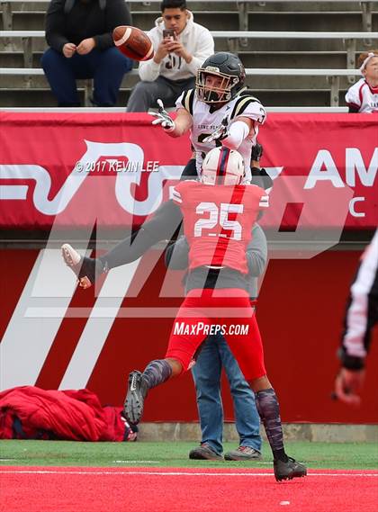 Thumbnail 1 in East vs. Lone Peak (UHSAA 6A Semifinal) photogallery.