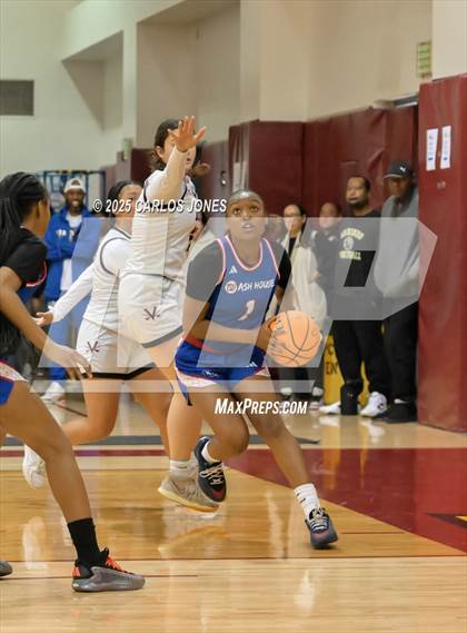 Thumbnail 3 in Verdugo Hills vs. George Washington Prep (CIF CS Division 1 Final)  photogallery.