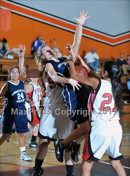 Thumbnail 2 in Immaculate Heart vs. Flintridge Sacred Heart (San Gabriel Valley Classic) photogallery.