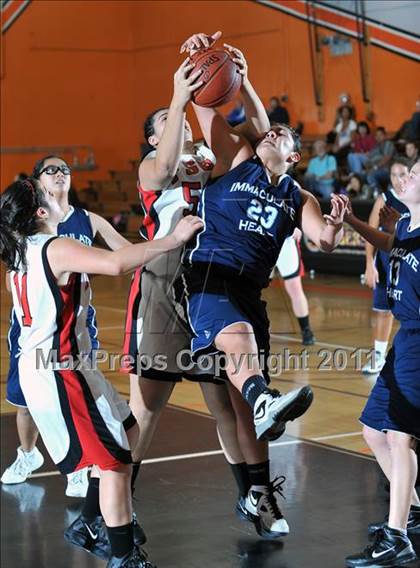 Thumbnail 1 in Immaculate Heart vs. Flintridge Sacred Heart (San Gabriel Valley Classic) photogallery.
