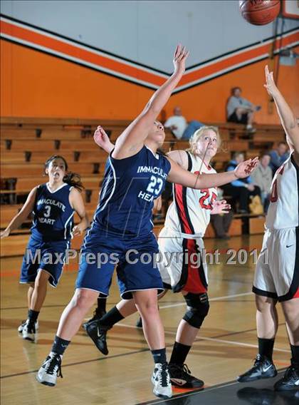 Thumbnail 3 in Immaculate Heart vs. Flintridge Sacred Heart (San Gabriel Valley Classic) photogallery.