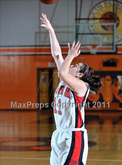 Thumbnail 3 in Immaculate Heart vs. Flintridge Sacred Heart (San Gabriel Valley Classic) photogallery.