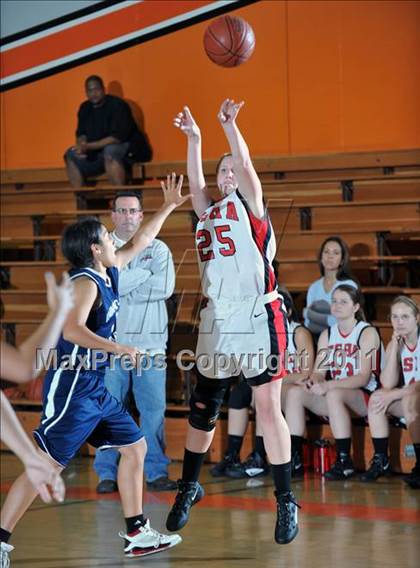 Thumbnail 2 in Immaculate Heart vs. Flintridge Sacred Heart (San Gabriel Valley Classic) photogallery.