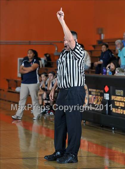 Thumbnail 3 in Immaculate Heart vs. Flintridge Sacred Heart (San Gabriel Valley Classic) photogallery.