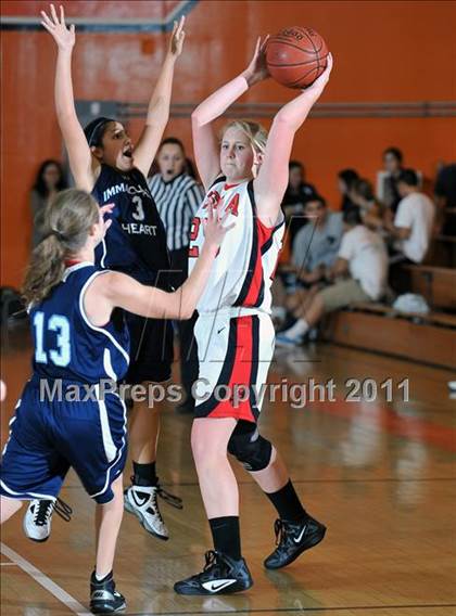 Thumbnail 2 in Immaculate Heart vs. Flintridge Sacred Heart (San Gabriel Valley Classic) photogallery.