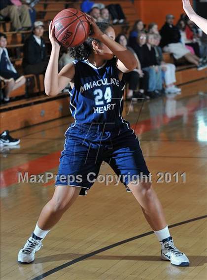 Thumbnail 2 in Immaculate Heart vs. Flintridge Sacred Heart (San Gabriel Valley Classic) photogallery.