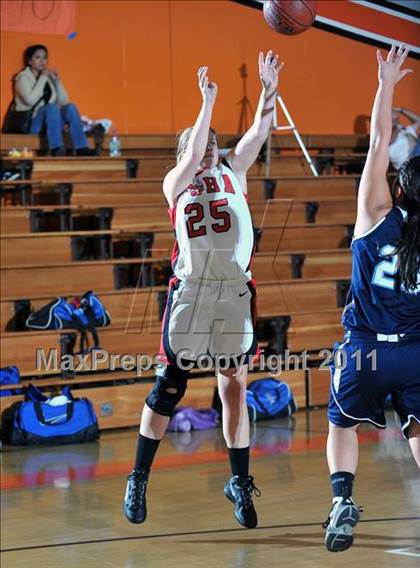 Thumbnail 1 in Immaculate Heart vs. Flintridge Sacred Heart (San Gabriel Valley Classic) photogallery.